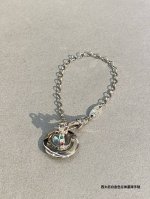 西太后 Vivienne土星手链 闭眼准入没错 彩钻镶嵌 纯王粹冠球经是典的象征 闪土耀星环勾未勒来波光转流间 开启一场未与来的崭新际遇 我采们用特定华施洛珍珠