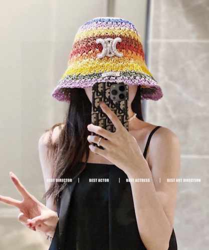 特 配防尘袋 Celine赛琳 2025新款泫雅风彩虹编织桶帽渔夫帽 度假款超好搭配 赶紧入手
