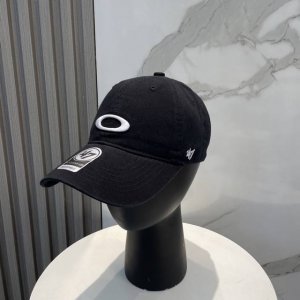 oakley联名47Brand棒球帽，Mlb 时尚复古棒球帽 联名款棒球帽，客供定制面料， 棉质材质，全客供五金辅料，男女同款，时尚百搭的帽形，日常休闲还是户外