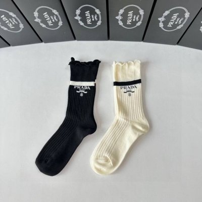 特P60配专柜包装 prada（普拉达）新款羊绒堆堆袜袜子！一盒两双，专柜同步款袜子，大牌出街，潮人必备超好搭