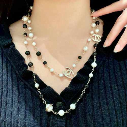 chanel香奈儿 中古 字母毛衣链 项链小香家的款式真心无需多介绍每一款都超好看，精致大方，非常显气质.