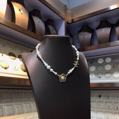 Chanel 小香 早春新款 香奈儿花朵镶珍珠项链毛衣链 精选正品一致黄铜材质 甜美小清新风格