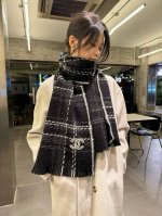 香奈儿 真香系列 Chanel 经典小香风黑白格纹围巾 时尚奢华品质上乘客供合资订纺的毛呢纱线，难得一见的高端货！送人自用绝对高大上独家实物拍摄所见所得，颜色超