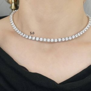 925000-1560 全长：38Cm，42Cm。5.0手镶满钻四爪项链，上面的每粒钻都是全手工镶上去的 折射度肉眼可见 做货非常费时 毒物 推荐