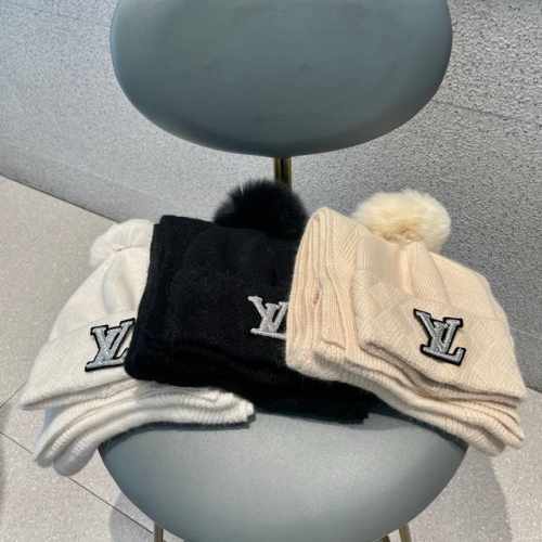Lv 路易威登 套装专柜同款！羊绒帽子围巾套装，原单，全套品相非常柔软亲肤，弹性很好有质感又非常百搭的款式~保暖羊绒毛线帽，搭配超大真皮狐狸毛球毛球可以随意拆卸