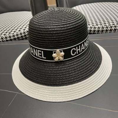 Chanel香奈儿 的新款草帽沙滩风，简约大方，百搭单品～出街首选，新品上架