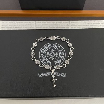 新款 专柜品质 Chrome Hearts克罗心 经典复古马蹄手链 凹凸造型不同的花纹设计风格 呈现出与众不同 十字架 童军花是克罗心的志 所以更经久不衰 正品