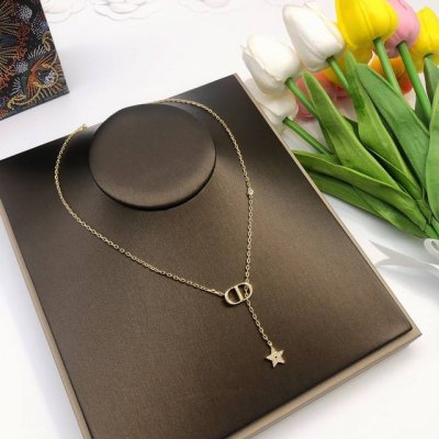 编号Dxl0003 迪奥Dior 原单新品 Cd星星镶钻项链 高端品质 专柜1:1开模 专柜原版同黄铜材质 防过敏处理 Cnc工艺 细节无可挑剔 百搭不挑脸型