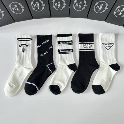 特 配专柜包装 Prada 普拉达 新款中筒袜堆堆袜袜子！一盒五双，专柜同步筒袜袜子，大牌出街，潮人必备超好搭