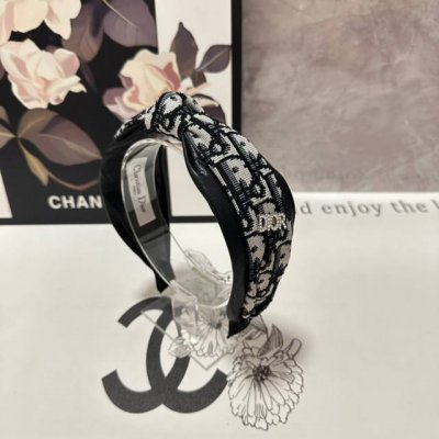 特 配专柜包装 Dior 迪奥 最新高工发箍 小仙女入手 特殊材质 不嘞头 可盐可甜～