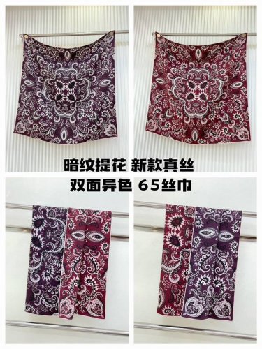 P150 暗纹提花 双面异色 新品 Lp 腰果花小方巾 春夏真丝款 随意切换造型 ,小巧又不失优雅的款式 65*65 黄金尺寸 高级时尚又不会过于张扬，很有设计