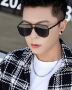 gucci 男款炫彩飞行员偏光太阳镜 材质：高清尼龙加厚卡槽高清偏光镜片 无边框镜架颜型号：G7810