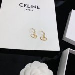 p60 Celine 新款耳钉 与众不同的设计 个性十足 颠覆你对传统耳环的印象 使其魅力爆