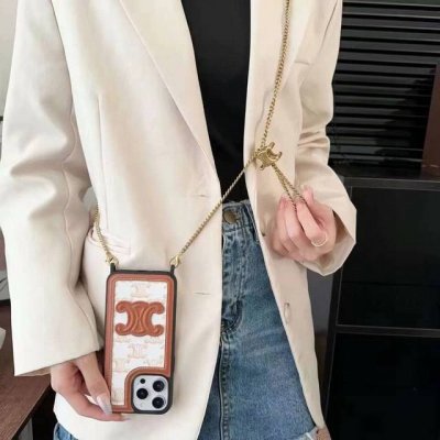 celine赛琳凯旋门手机壳 凯旋门链条挂绳可斜挎可挂脖 型号：为了不出现报错型号，请打开本机查看手机设置显示的型号 Iphone16系列更新 Iphone16