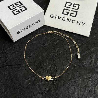 givenchy 纪梵希 项链，高端品质专柜同材质，独家实拍，采用金属材质手工组装出 G 形链环，呈现粗犷，现代又中性的风格，时髦单品，日常刷街搭配拍照都 做工