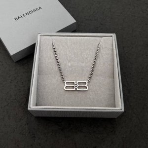 新款 巴黎世家 Balenciaga 复古风 项链 简单大方 大牌金质感饱满 搭配衣服超好看
