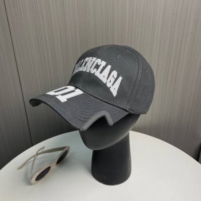 Balenciaga巴黎世家新款刺绣Logo棒球帽 很酷的色系 男女佩戴都有不同Style 第一批抢先出货 巴黎粉必入款