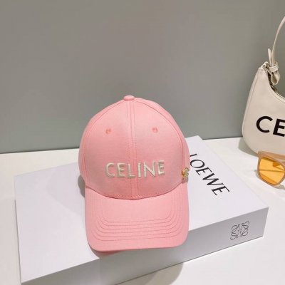 赛琳Celing 新款上架 今年每款帽子都想拥有设计轻易休闲时髦又带高级感 超好搭配 帽型不用多说 绝对好看 赶快Get秀场同款吧