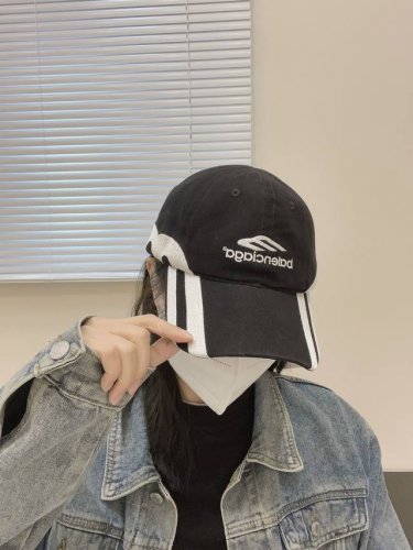 新品Balenciaga巴黎世家新款棒球帽 现货秒发简约时尚超级无敌好看的帽子 情侣款 原单货比起其他帽子的优势
