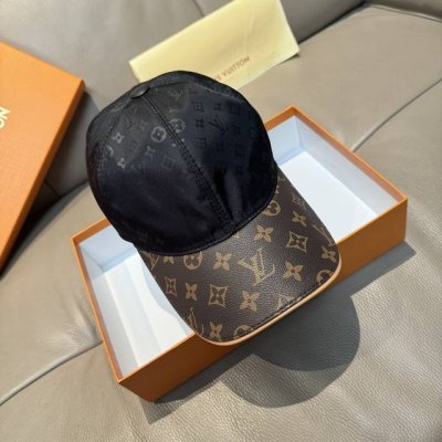 批80 配盒子布袋，Lv(路易威登)新款原单棒球帽，老花拼接，1:1开模订制，原版印花绸缎面料+专柜老花皮，做工细致完美，质量超赞，基础头围56，贴片可调节。