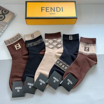 配包装 一盒5双 fendi 芬迪经典中长款袜子高版本纯棉材质柔软 秒杀市场普通货 经典的双F图案Logo 专柜同步袜子大牌出街 潮人必备 超好搭