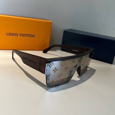 lv那些戴上大佬气场全开的太阳镜 Louis Vuitton路易威登的太阳镜配色和设计完完全 全是专门给大佬们定制的吧