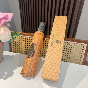 Goyard戈雅 三折自动折叠伞 热卖款 时尚指数爆表 不论晴天雨天使用都相得益彰 拥有它感受风从身体经过的感觉 留下沁人的芬芳 时尚达人必备哦 原单代工级品质