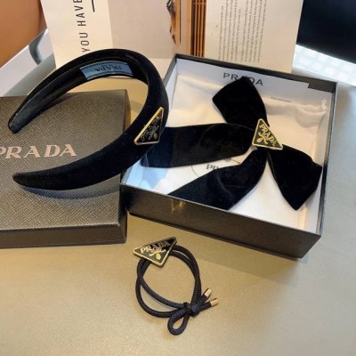 配包装 P110 三件套 Prada 普拉达 明星同款发箍 弹弓夹 皮筋 网红推荐款 经典蝴蝶结头饰，超级百搭哦！敲黑板推荐，让你秒变大牌范儿！