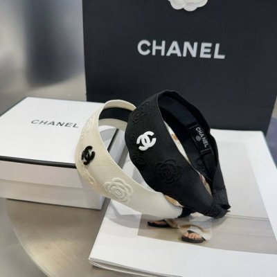 配包装盒 Chanel 香奈儿 最新款小香山茶花压纹发箍，超级好看！名媛范儿十足，小仙女必备