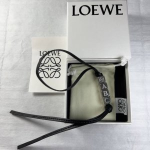 Loewe罗意威字母串珠挂件 串珠是自配的 有字母Abc元素 大地色系 很百搭的颜色