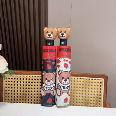 Moschino 莫斯奇诺 熊头柄 三折自动伞设计师Franco Moschino以自己的名字命名的一个意大利品牌，创立于1983年，风格高贵迷人、时尚 可爱又