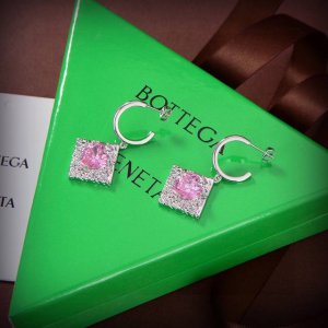 Bottega Venenta 新款Bv耳环 与众不同的设计 个性十足 颠覆你对传统耳环的印象 使其魅力爆灯
