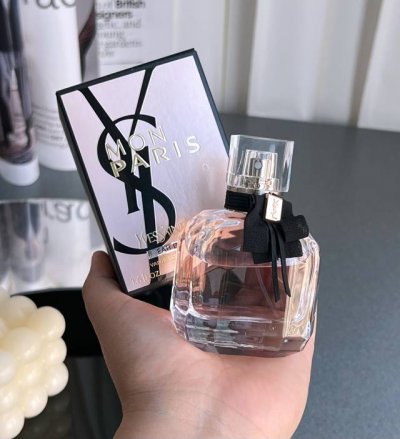 专柜品质 圣罗兰反转巴黎来袭简直就是行走的荷尔蒙真的好闻到不要不要的～ Ysl反转巴黎香水 规格:50Ml 前调：香柠檬梨、覆盆子、黑醋栗、橙 中调：曼陀罗花、