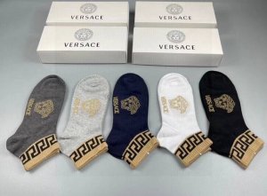 特 Versace 范思哲新品男款袜子 一盒五双 纯棉材质织造 超柔软舒适 提花经典美人头字母 完全彰显该品牌男士的低调奢华风格 Ins超火爆小单品 大牌出街
