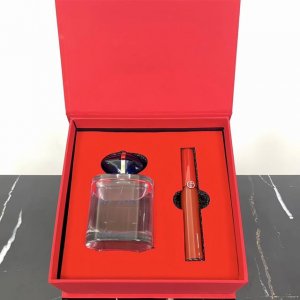 高品质/230 阿玛尼My香水唇釉2件套。配送礼袋！ 阿玛尼我的方式香水唇釉2件套 405烂番茄唇釉+我的方式香水90Ml， 都是最最热卖的产品！这个好闻阿玛尼