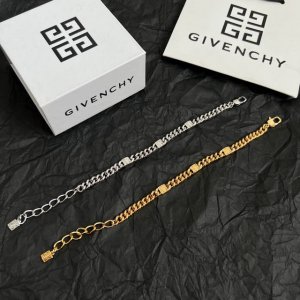 p140 Givenchy 纪梵希 手链，高端品质专柜同材质，独家实拍，采用金属材质手工组装出(G)形链环，呈现粗犷，现代又中性的风格，时髦单品，日常刷街搭配拍
