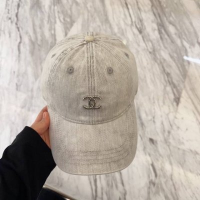 香奈儿Chanel 新品高定满钻硬顶棒球帽，小香Logo经典简约，时尚休闲设计 跑量新品