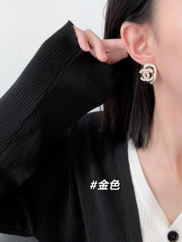 211985 我们出品 Zp6760！量大咨询客Fu 香 镂空方块耳钉 25S最新系列！全网首发！老规矩先到先得超温柔气质高级感满满！每期必入的Cc经典的Log