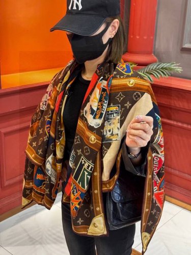 lv 上新 路易威登 一款值得品细节的高货 抠细节，从一个小块的配色去打败市场货 140方巾 二个配色 欢迎对比市场普通货细节