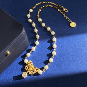 迪奥Dior高级感气质时尚金属镂空蝴蝶珍珠项链 黄铜材料 金色 重约15G 项链约长42Cm+延长链4.5Cm