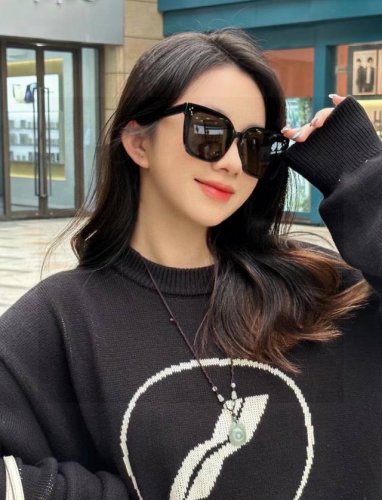 Gucci2025开春新款一体镜 大框太阳镜男女同款 爆款大框尼龙太阳镜 超逼格超酷 镜腿品牌设计感强 Nice~~~ 型号G7803
