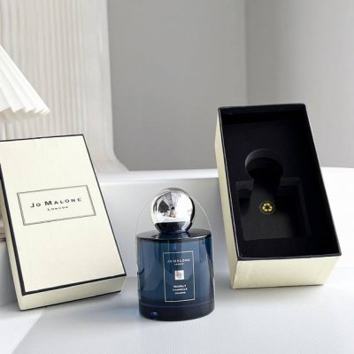 专柜品质 新香祖玛珑月光下的洋甘菊 Jo Malone 祖马珑 Moonlit Camomile 月光下的洋甘菊 前调：罗马洋甘菊 中调：苕子 基调：白麝香 规