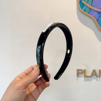 配包装 chanel 香奈儿 新款漆皮高端发箍 新品巨显脸小头箍 网红爆款推荐 搭配高端双 Logo 超精致时尚百搭