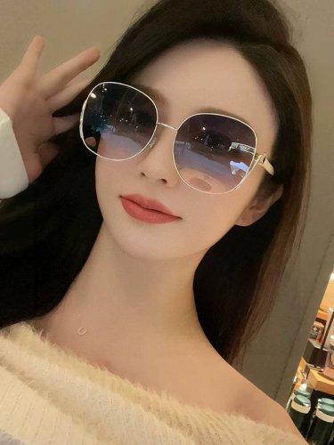 lv 太阳镜潮品官网模特同款 四叶草精致个性设计简约时尚 高品质值得拥有绝对潮爆整个夏季 新款L8638