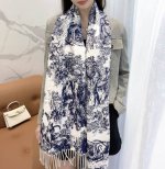Dior 动物粉色 重磅推荐高品质cd动物印花长巾围巾披肩两用，超级惊艳的一款！百分百保真！超唯美的一款正品订单，去年外贸工厂接到的订单，直接发往美国的，咱们去