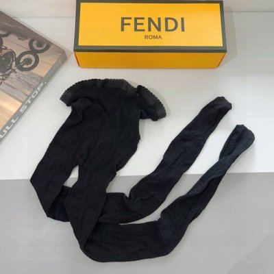 配包装 P50 一盒1双 Fendi 芬迪 爆款双F字母网袜 连裤袜好看到爆炸 ，欧美大牌丝袜 潮人秋冬必备单品 ，搭配起来超高逼格 ！