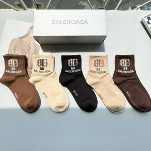 配包装 一盒五双 Balenciaga 巴黎世家 高品质好看到爆炸欧美大牌中筒袜男女款潮人必不能少的专柜代购品质中筒袜子 搭配起来超高逼格 时髦度爆表啊啊啊啊