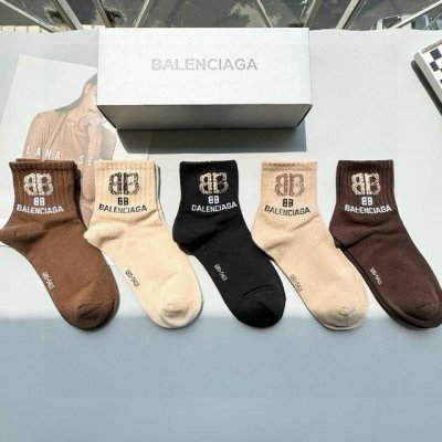 配包装 一盒五双 Balenciaga 巴黎世家 高品质好看到爆炸欧美大牌中筒袜男女款潮人必不能少的专柜代购品质中筒袜子 搭配起来超高逼格 时髦度爆表啊啊啊啊