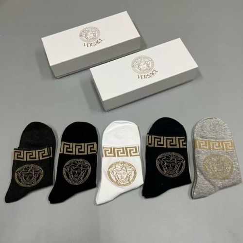 特 P50 Versace 范思哲新品男款袜子 一盒五双 纯棉材质织造，超柔软舒适，提花经典美人头图标，完全彰显该品牌男士的低调奢华风格，Ins超火爆小单品，大