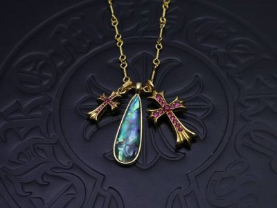 新品上架］ 克罗心克罗心新品项链震撼登场！明星同款实锤，戴上它瞬间气场全开。这次工艺全面升级，细节1:1对版，做旧处理更是神还原，和市面亮面普通货彻底划清界限。